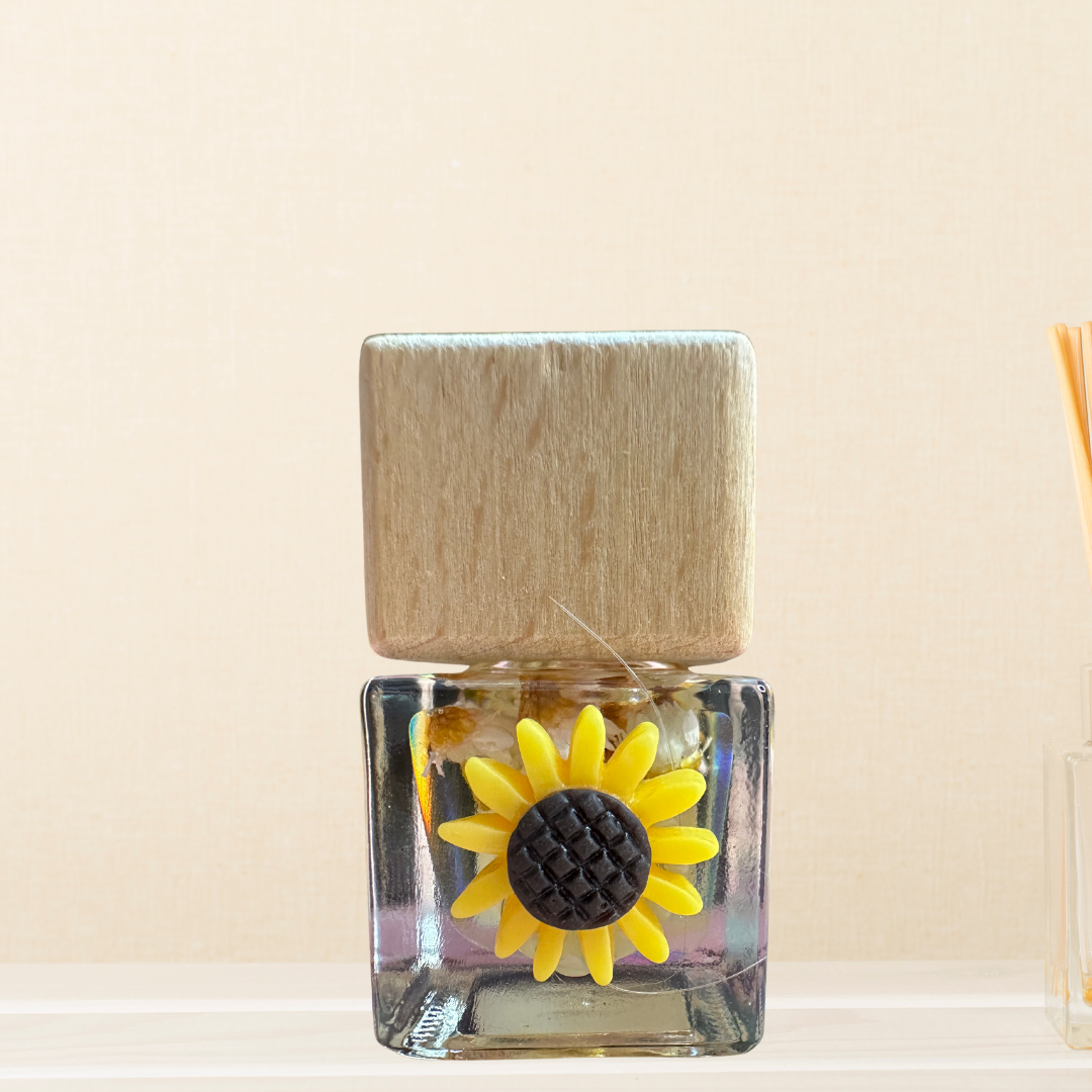 Car diffuser with Dry Flowers in Scented Oil