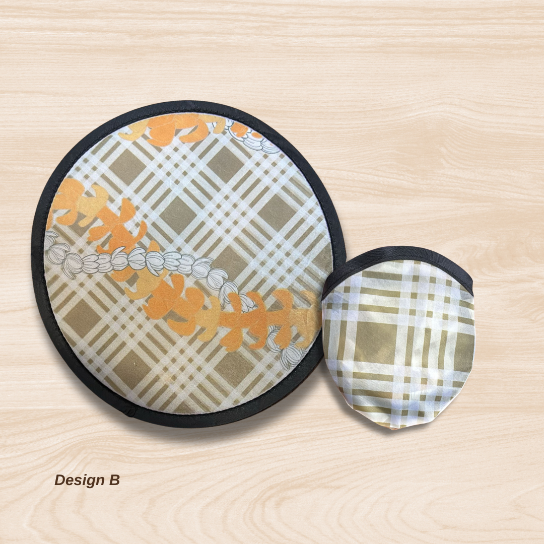Foldable fan with pouch