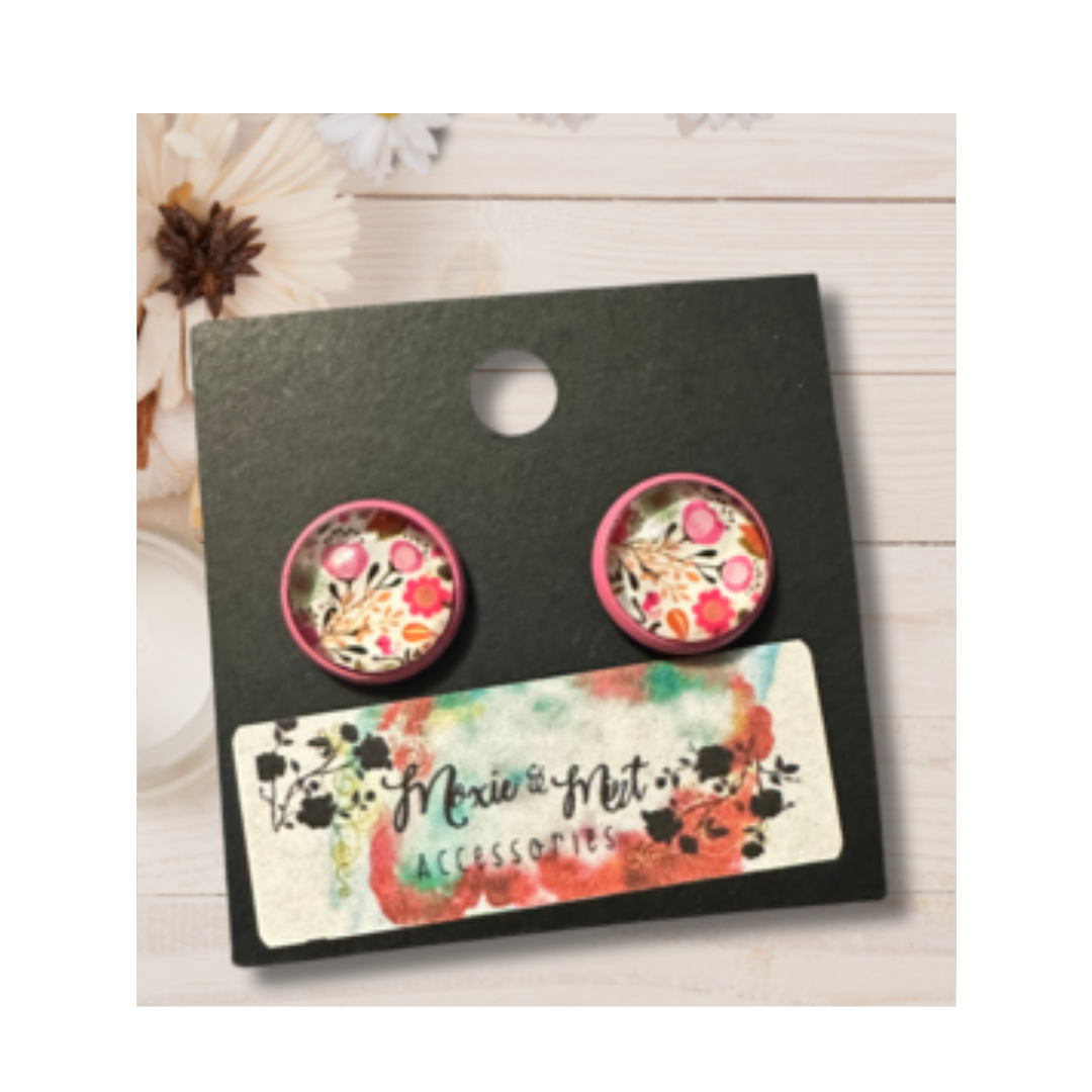 These chic earrings offer a touch of sophistication in a timeless design. Perfect for everyday wear, these studs add a subtle pop of color to your ensemble. Stay effortlessly stylish with these versatile and feminine accessories.